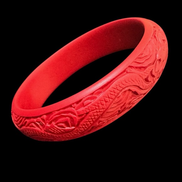Vintage Chinese Red Carved Cinnabar Dragons Bangle Bracelet Red - Picture 1 of 9